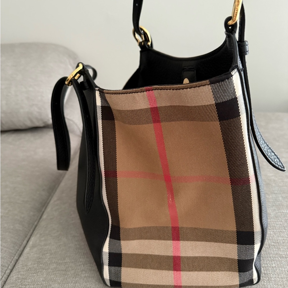 Burberry Black Leather Women's Bag - Satchel Bucket Bag - Picture 9 of 15